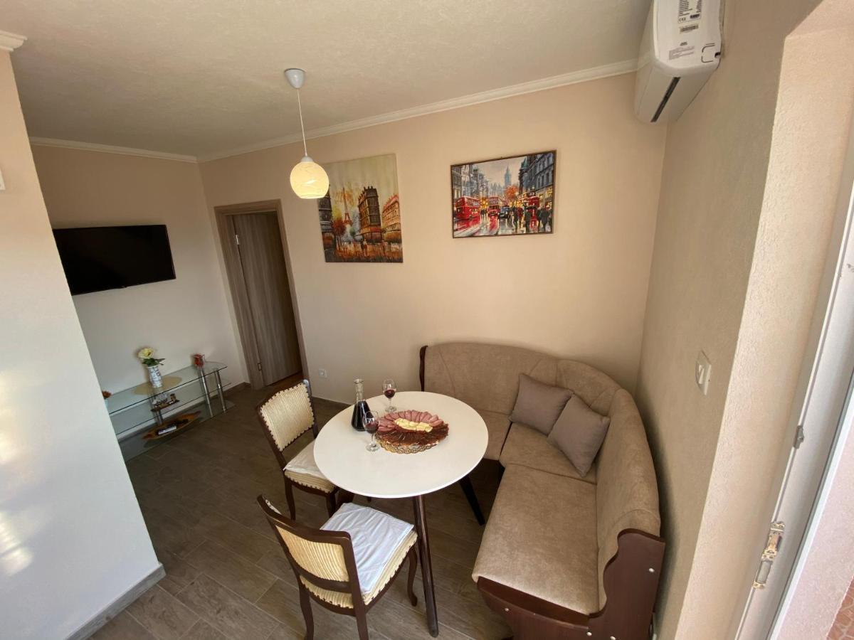Apartment Lorena Котор Екстер'єр фото