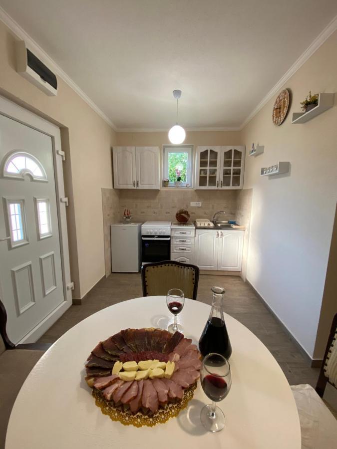 Apartment Lorena Котор Екстер'єр фото